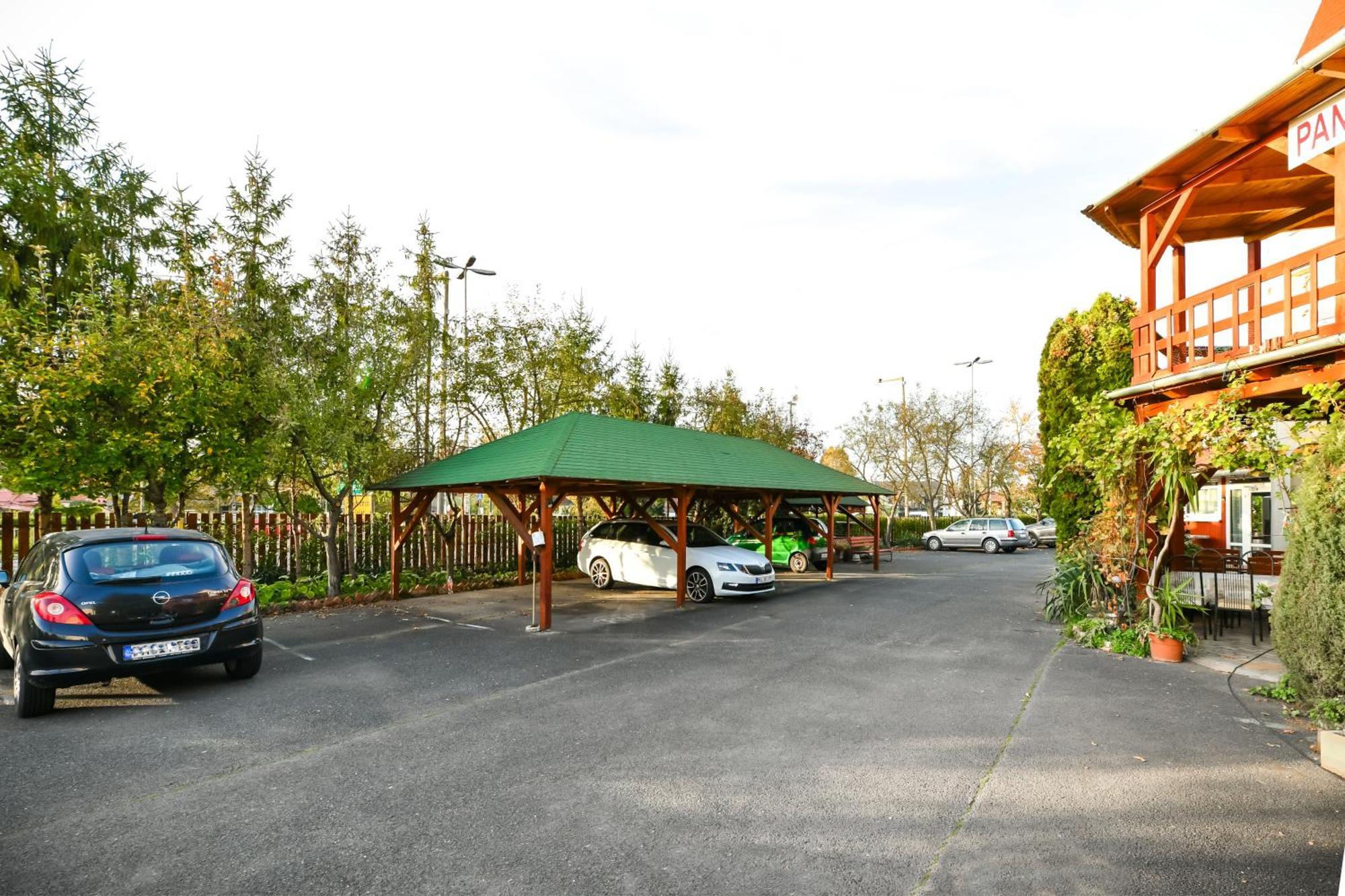 Laguna Panzio Szantod Exterior photo